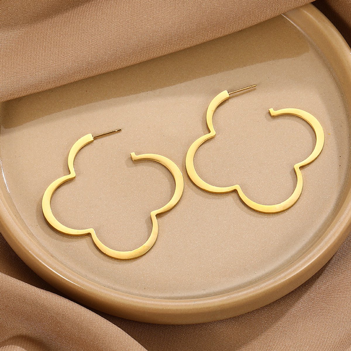 Glintweave – Roestvrijstalen Hoepeloorbellen met Klavervier Design – 18K Verguld – Dames – Goud