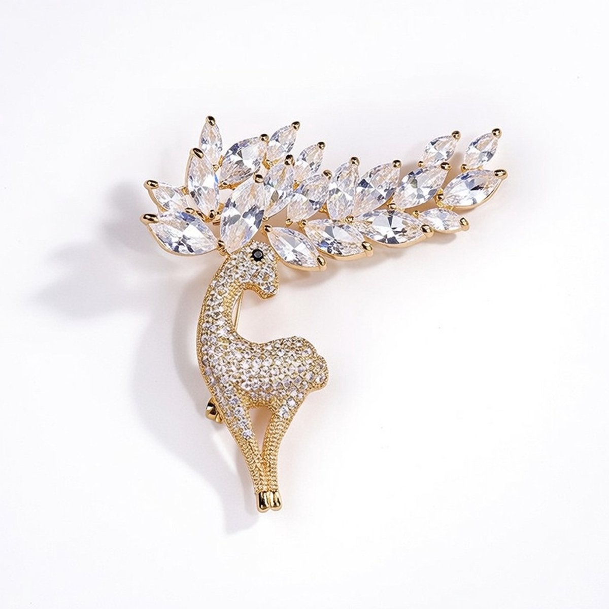 Goldpulse Broche - Dames Broche - Dames sieraden - Goudkleurige rendier broche met zirkonia - zirkonia