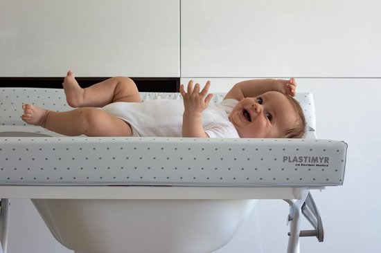 Opvouwbare babybadkuip met aankleedkussen en opbergplank — afbeelding 4