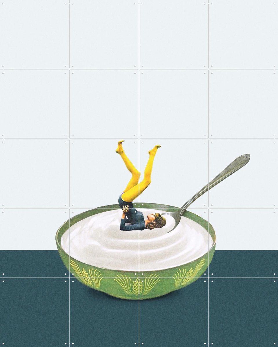 IXXI Yoga in my Yoghurt, Maarten Léon - 80 x 100 cm - Gratis ophangtool - Grote wanddecoratie en posters - Kleurrijk, Illustraties, Surrealisme