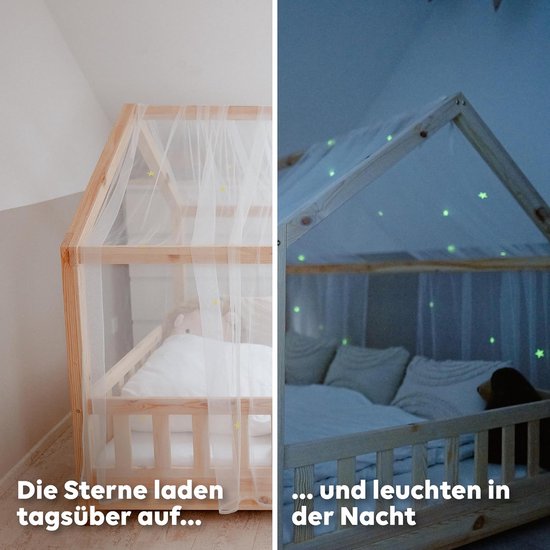 Vergelijking van een hemelbed: overdag met muskietennet, 's nachts met oplichtende sterren.