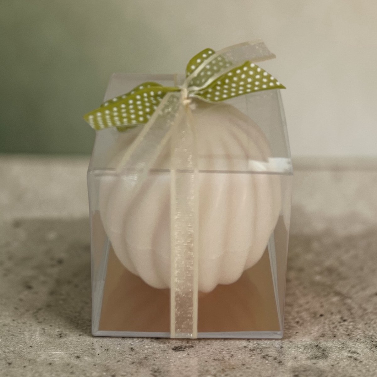 Bam Design Bolkaars met Swirl – Handgemaakte Kaars van Zonnebloemwas – Ø 7 cm – Inclusief Mooie Geschenkdoos gebroken wit