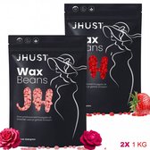 Twee zwarte zakken JHust Wax Beans, één met roze, één met rode bonen. Aardbeien en rozen decoreren de voorkant. Tekst: '2X 1 KG'.