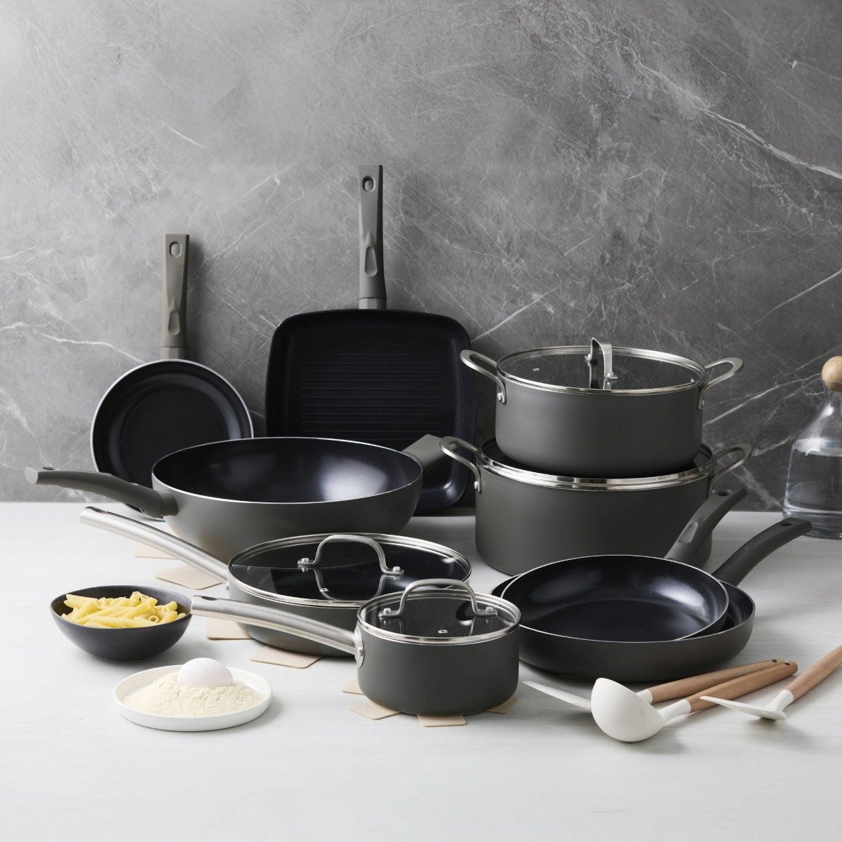 ISENVI Murray Chef Encore - Compleet met ISENVI Avon - Pannenset 22 Delig - RVS & Ergo grepen - Antraciet - Keramisch - 100% PFAS, PTFE vrij - 100% duurzaam - Unieke Antiaanbaklaag - Non-stick bodem - Vaatwasbestendig - Geschikt voor alle