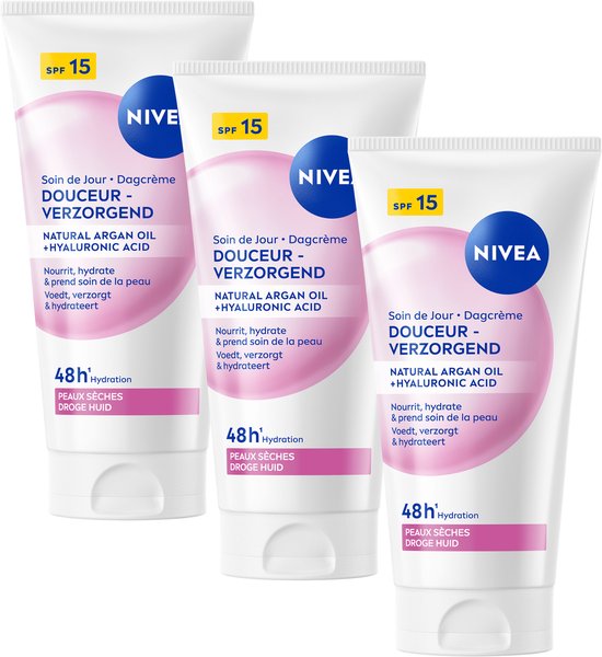 Drie verpakkingen Nivea Soin de Jour Douceur gezichtscrème, SPF 15, met arganolie en hyaluronzuur.