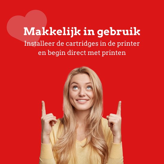 Vrouw met blonde haren die omhoog kijkt en wijst. Tekst "Makkelijk in gebruik".
