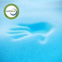 Mousse bleue avec une empreinte de main, avec un logo CertiPUR-US.