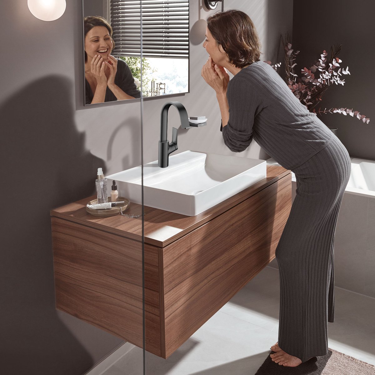 hansgrohe Vivenis ééngreeps wastafelmengkraan 210 met draaibare uitloop en trekwaste Brushed Black Chrome