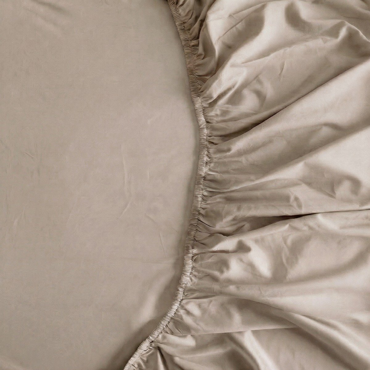 Kayori Saya Hoeslaken Katoensatijn - 180x200cm - Matrasdikte 35cm - Luxe & Zacht - Biologisch Katoen - Beige - 180x200 - Tweepersoons - Biologisch Katoen - Beige