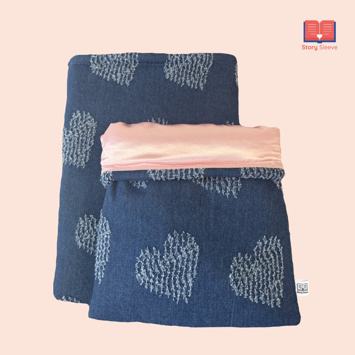 Story Sleeve - Book Sleeve / Tablet Sleeve Love in Blue - 32 x 25 cm - Ook geschikt voor IPad / Tablet - Boekenhoes - Boekbeschermer - Boekhoes - Booksleeve - Voor boek