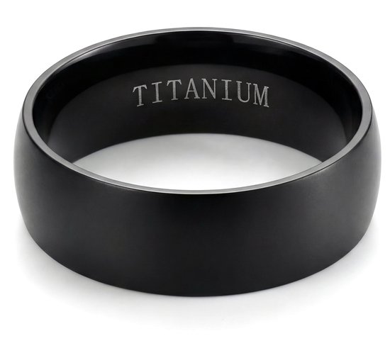 Bague large en titane noir avec l'inscription TITANIUM.
