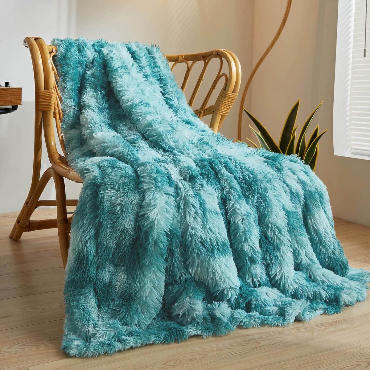 Pluche bankdeken 127 x 152 cm – Luxe imitatiebont knuffeldeken – Zachte winter woondeken voor bank & bed – Warm, lichtgewicht & hypoallergeen – Lavendel – Pauwhome