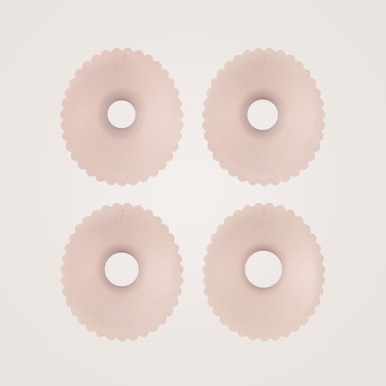 Vier lichtroze, geribbelde siliconen inzetstukken met afmetingen van 17 mm, 19 mm, 21 mm en 24 mm.