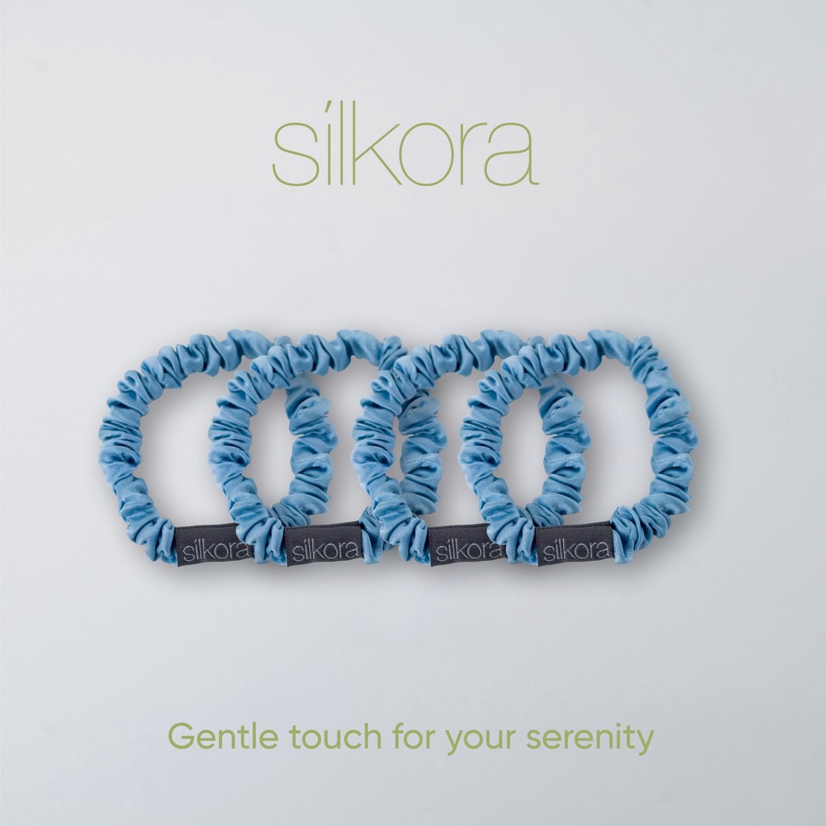 Silkora Premium Silk Scrunchies - 100% Moerbei Zijden Scrunchies - Set van 4 - Klein - Antibacterieel, Hypoallergeen, Haarvriendelijk - Icy Blauw
