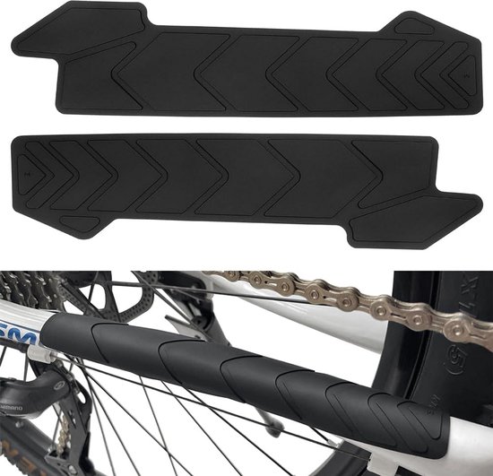 Set van twee zwarte fietskettingbeschermers met visgraatpatroon, één gemonteerd op een fiets.