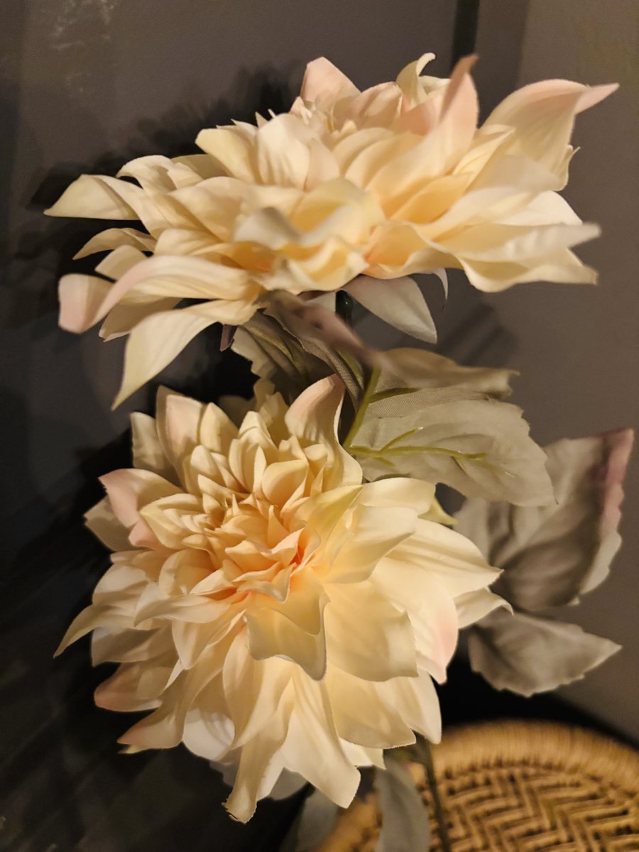 Chrysanten | Lichtgeel | Geel | Butteryellow | Chrysant | Decoratieve tak | Kunstbloem |Trendy | Woonaccessoires | Woonaccessoire | Boeket | Bloemen | Lente | Pasen | Woon | Wonen | Woninginrichting | Trendy | Trending | Accessoire | Woondecoratie