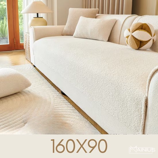 Crème teddy bankhoes 160x90 met kussens op een bank.