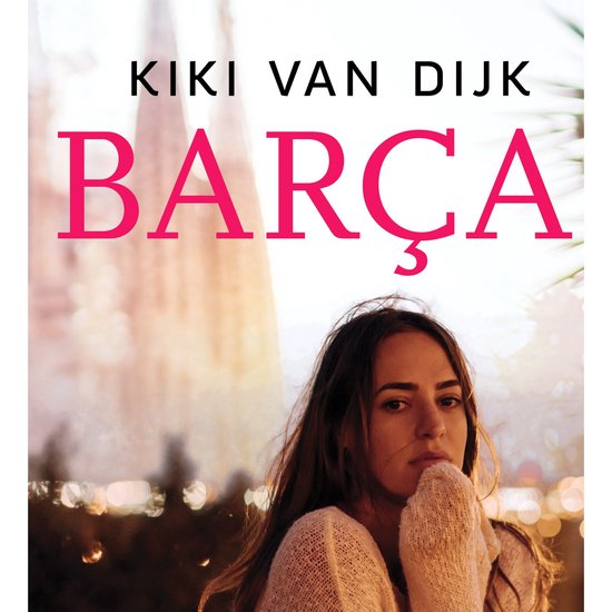 Boek "Barça" van Kiki van Dijk, met een close-up van een vrouw met bruin haar, gekleed in een gebreide trui.
