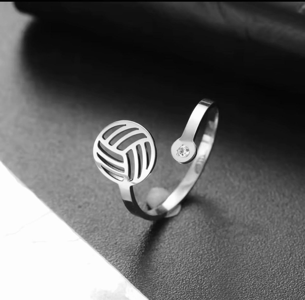 SportPresent® - Ring - Zirkonia - Volleybal - Waterpolo - Bal - Zilver kleur - Verstelbaar - Sport - Sportsieraad - SportPresent - Sportsieraden