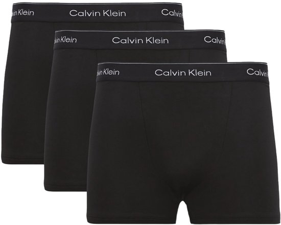 Drie zwarte Calvin Klein trunks.