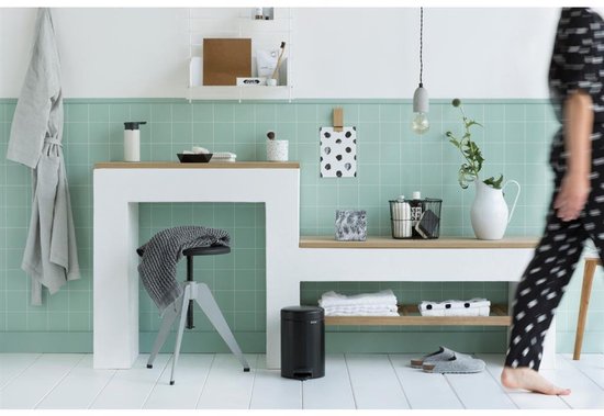 Brabantia NewIcon poubelle à pédale 3 litres avec seau intérieur synthétique - Matt Black