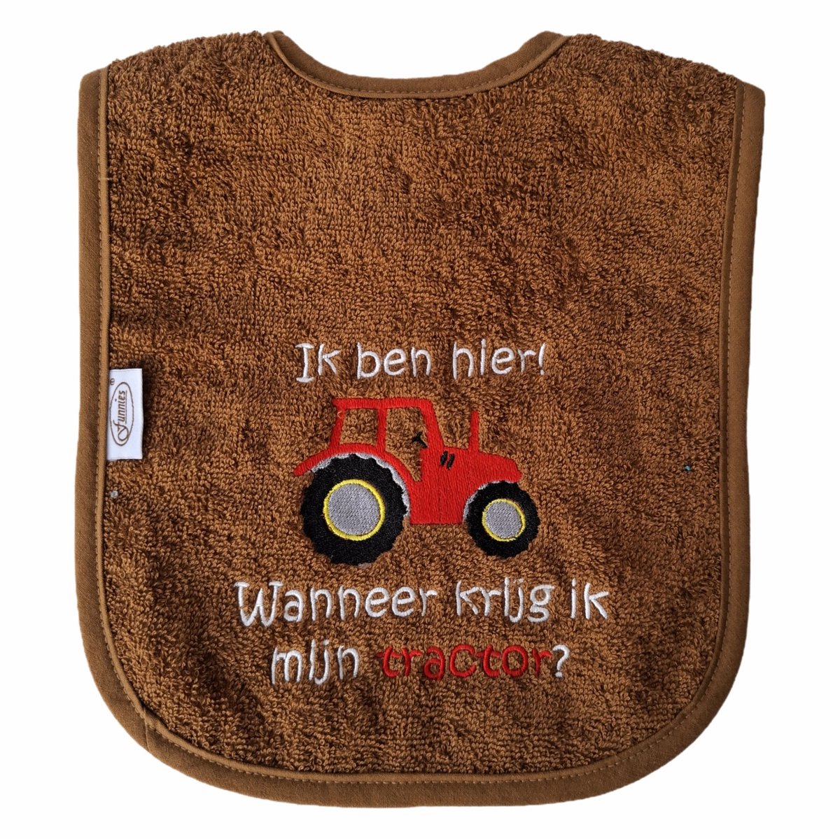 Bruine slab met "Ik ben hier! Wanneer krijg ik mijn tractor?" - rode tractor - lief, kraamcadeautje, cadeau, babyshower, rood, boer, boeren, werktuig
