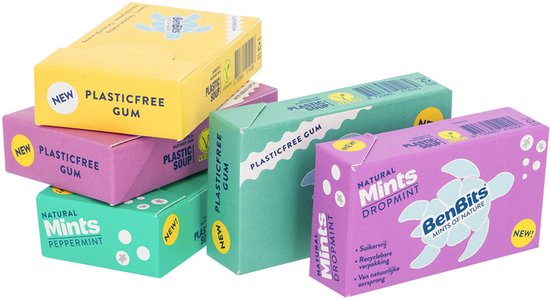 Stapel van BenBits kauwgom- en mintverpakkingen in de kleuren geel, paars en groen, met de tekst "Plasticfree Gum" en "Natural Mints".