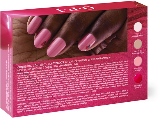 Gedetailleerde foto van nagellak kleuren: Bubble Bunny, Put It In Airplane Mode, Japanese Rose en Red Apple Pies. Een hand met roze gelakte nagels op de voorgrond.