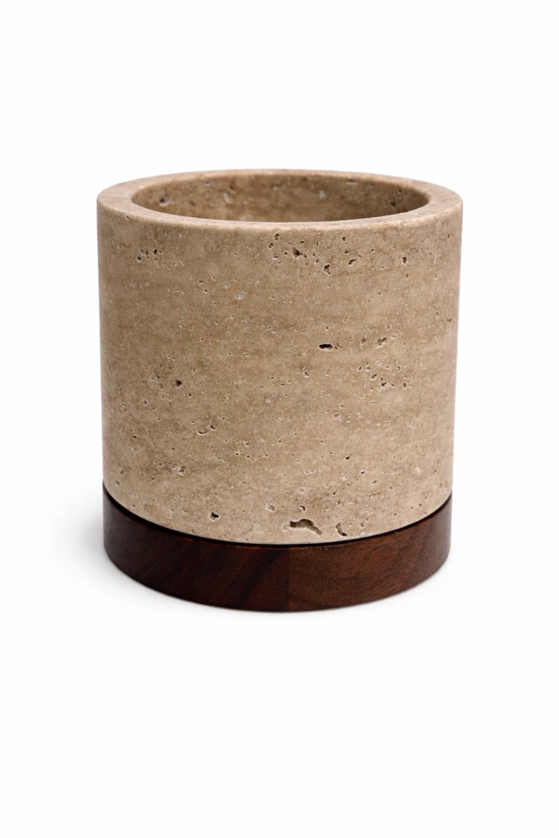 Travertine kaarshouder L Ø9,5x9cm incl. hout plateau - MOOISA