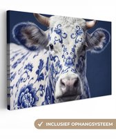 Canvas schilderij 120x80 cm - Exclusieve wanddecoratie Koe - Delfts - Blauw - Artistiek - Muurdecoratie woonkamer - Slaapkamer decoratie - Kamer accessoires - Schilderijen op canvas