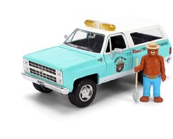 Chevrolet Blazer 1980 & Smokey Bear Figurine Jada 1:24