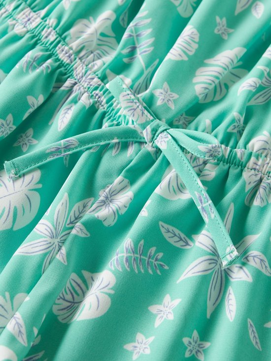 Detailopname van de tailleband van de playsuit met strikkoordje en tropische print.