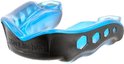 Blauwe mondbeschermer met zwarte rand en hexagonale openingen.