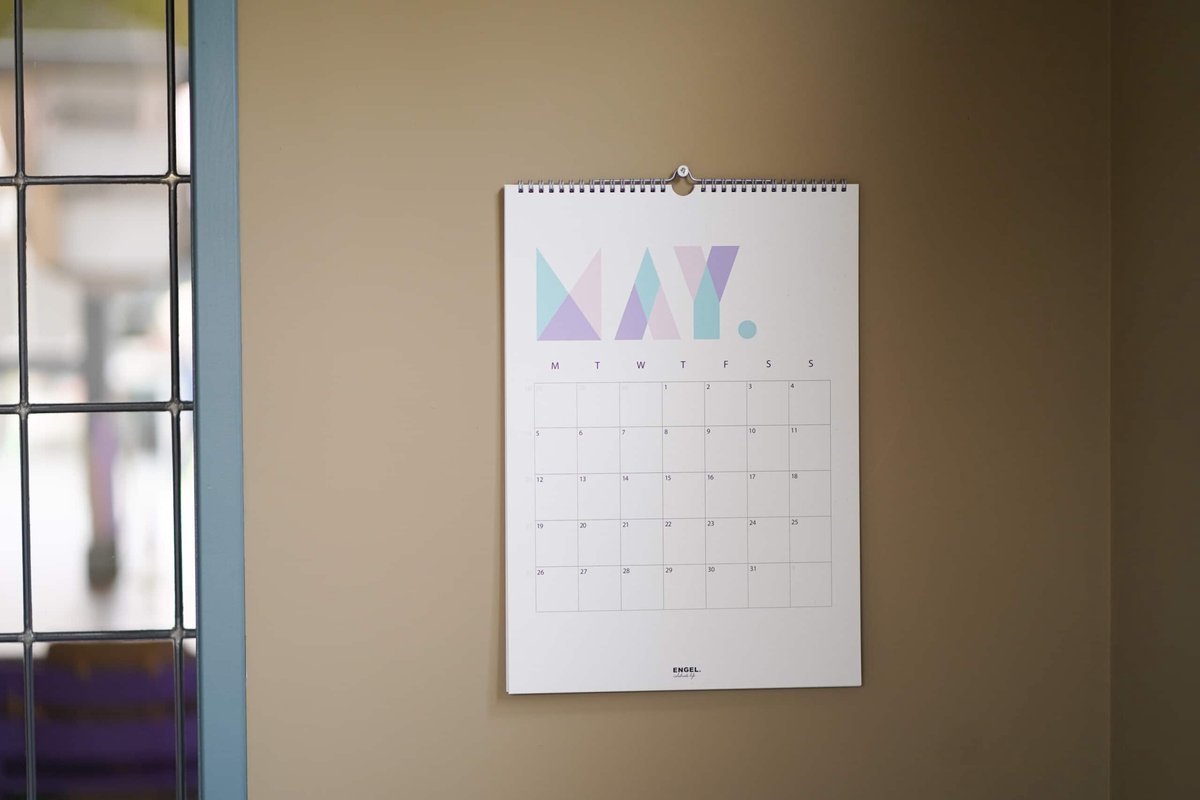 ENGEL. Verjaardagskalender - Duurzaam - Enkelzijdig - A3 ENGLISH