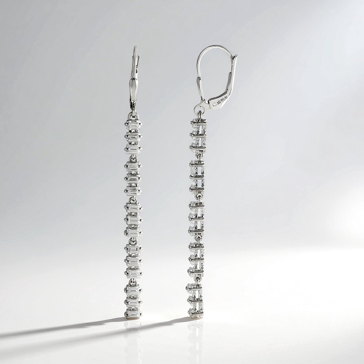 Cavill - Luxe Oorbellen - 925 Sterling Zilver Geplatineerd - 30 Cambodjaanse Zirkon 3 17 ct - Trapgeslepen Klapsluiting