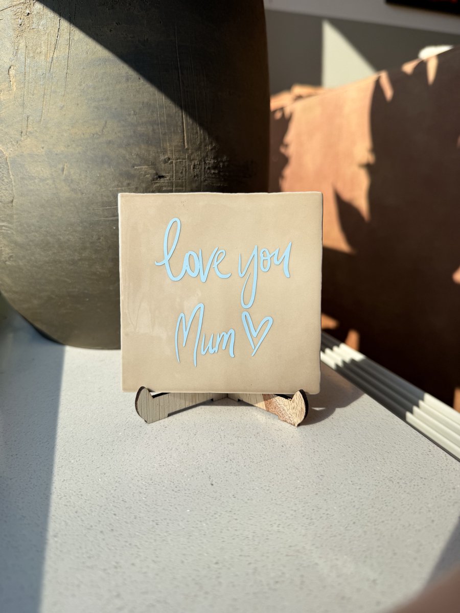 Moederdag tegeltje – “Love You Mum” – Beige – 10x10 cm