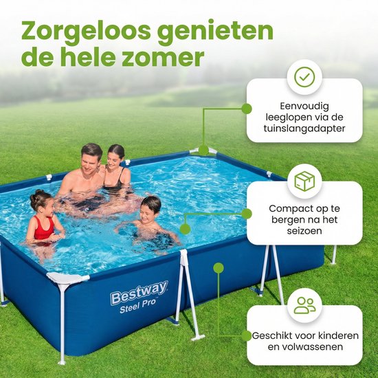 Familie geniet van blauw rechthoekig Bestway Steel Pro zwembad op gras. Geschikt voor kinderen en volwassenen.