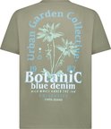 Olijfgroen T-shirt met blauwe 'Urban Garden Collective' en bloemenprint op de rug.