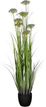 Een lange kunstplant van siergras met paarse stelen en delicate lichtgroene bloemen, in een zwarte pot.