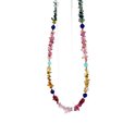 Een U-vormige ketting van multicolor toermalijn met lapis lazuli en amazoniet accenten.
