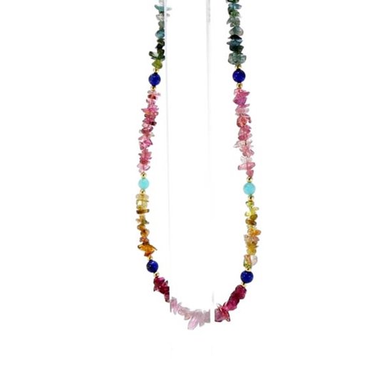 Een U-vormige ketting van multicolor toermalijn met lapis lazuli en amazoniet accenten.