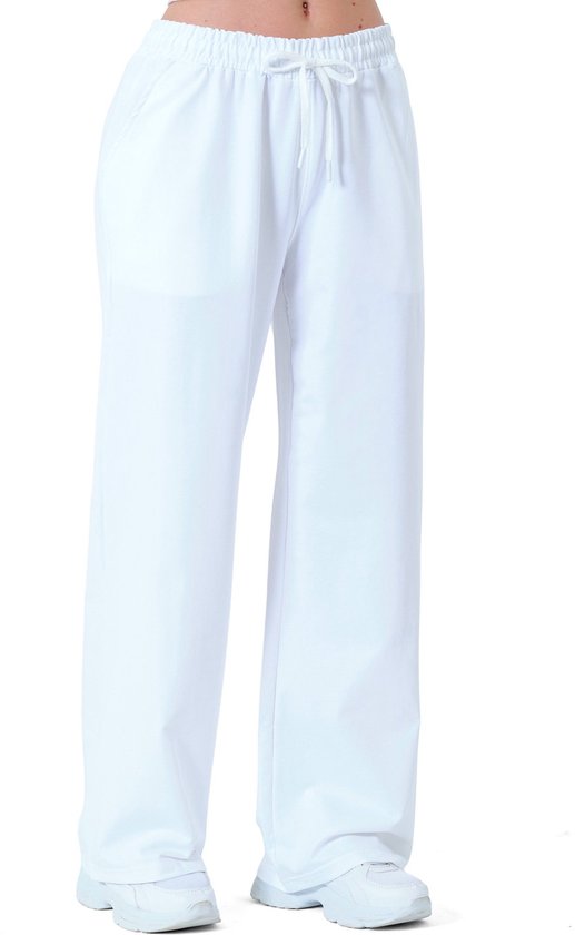 Witte dames joggingbroek met koordje in de tailleband, getoond vanuit een schuin vooraanzicht.