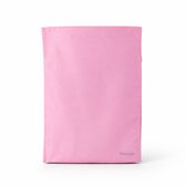 Roze Homium postzak, voorkant. Afmetingen 50x35 cm.