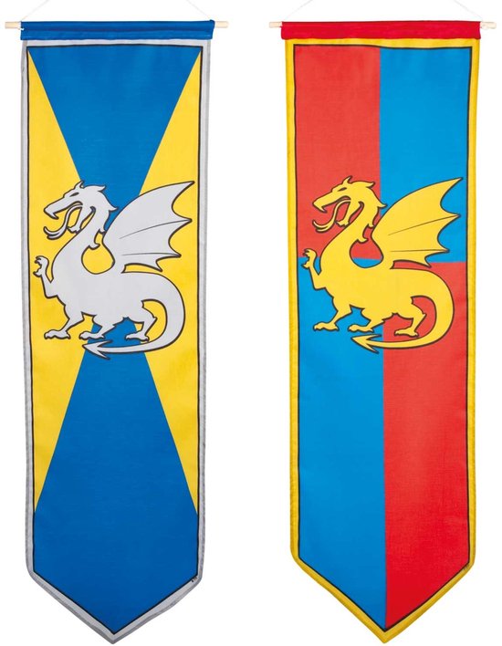 Twee ridderbanieren, een met een zilveren draak op een geel-blauwe achtergrond en een met een gele draak op een rood-blauwe achtergrond.