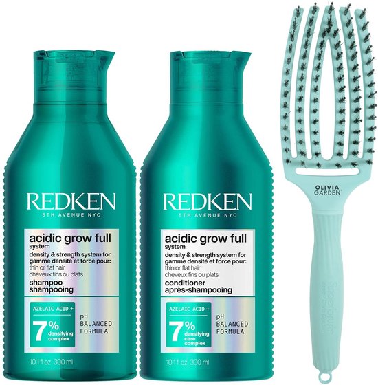 Ensemble comprenant une bouteille rouge de shampooing, une bouteille rouge de conditionneur et une brosse vert menthe Olivia Garden.