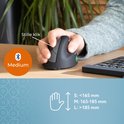 Grijze, ergonomische muis met "Stille klik" en "Medium" indicator, aangesloten via Bluetooth.
