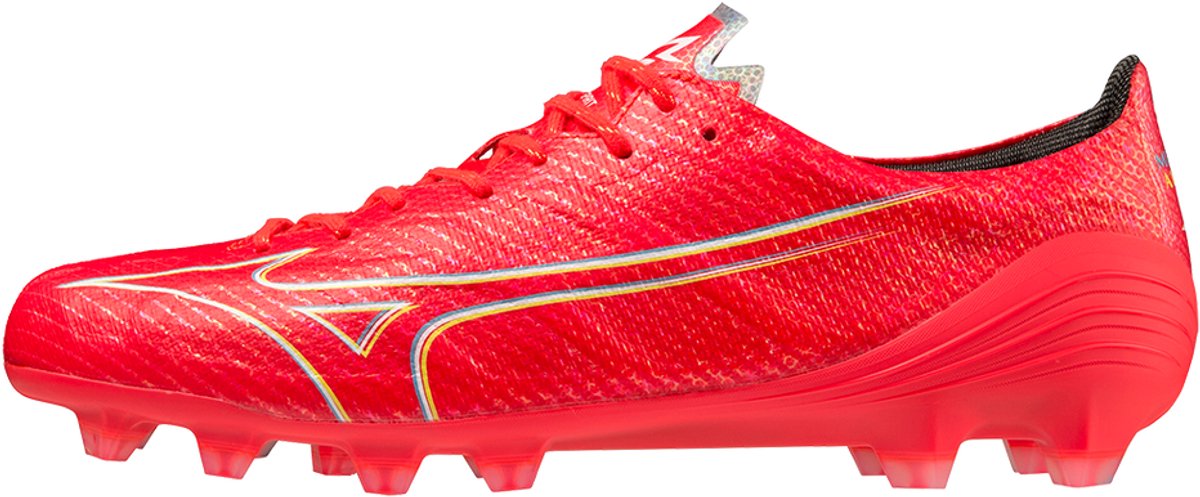 Mizuno Alpha Japan voetbalschoenen in rood, EU 45, met lichtgewicht ontwerp en opvallende details.