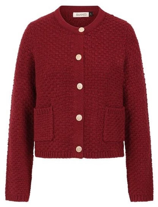 Gilet en maille bordeaux avec col rond, boutons dorés, deux poches plaquées et motif tissé détaillé.