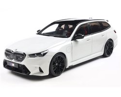 BMW M5 Touring (G99) '24, wit (Alpine white solid) schaal 1:18
