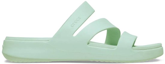 Mintgroene Crocs teenslipper met drie dunne bandjes, zij-aanzicht.